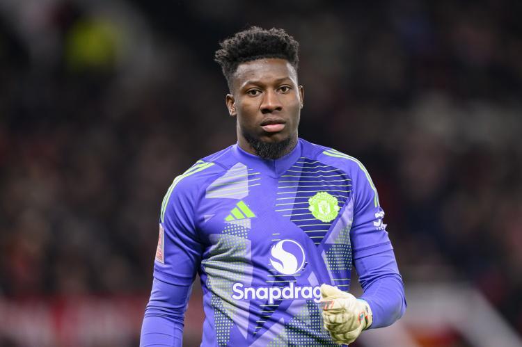 半岛体育-记者:奥纳纳认真考虑离开曼联,后者正在等待球员的决定