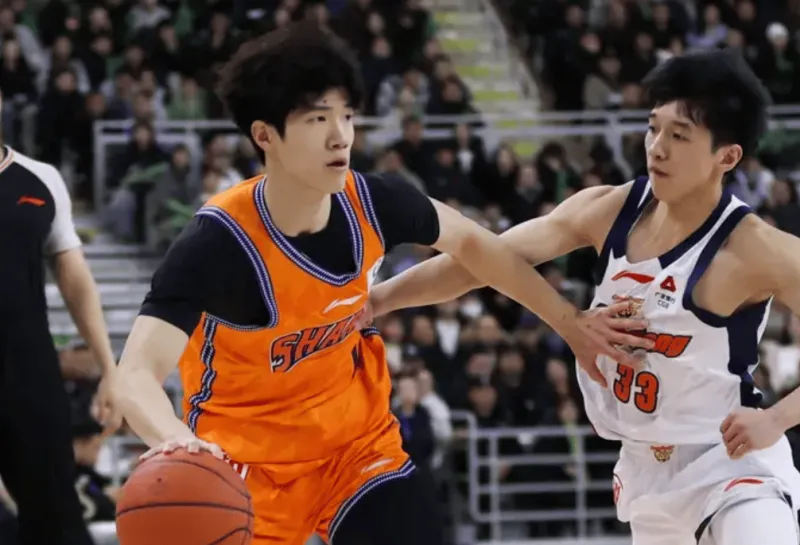 半岛体育APP-偰李永炜出战34分钟，三分7中3得到9分3篮板9助攻1抢断