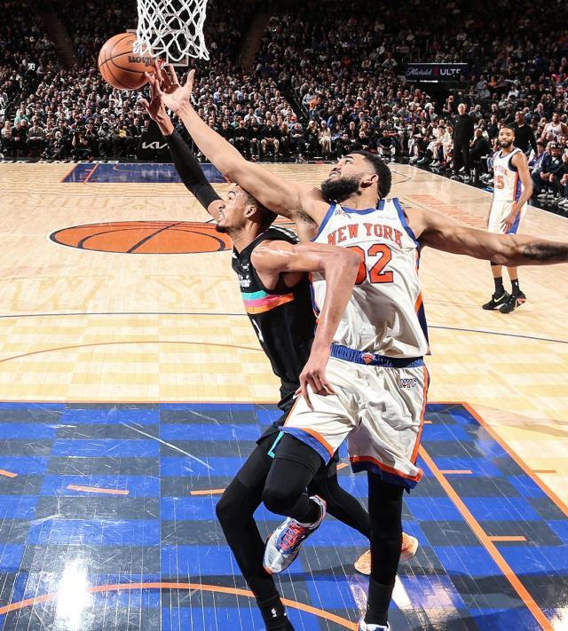 半岛体育官方网站-89分赛季新低！尼克斯筑起铁桶阵，终结马刺11连胜